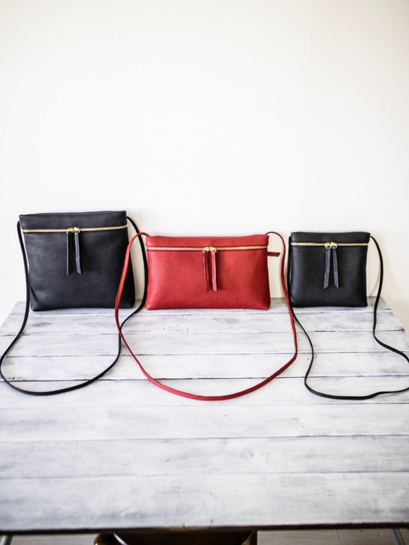 (橫式)義大利真皮單肩包方便外出【銀色】 第8張的照片