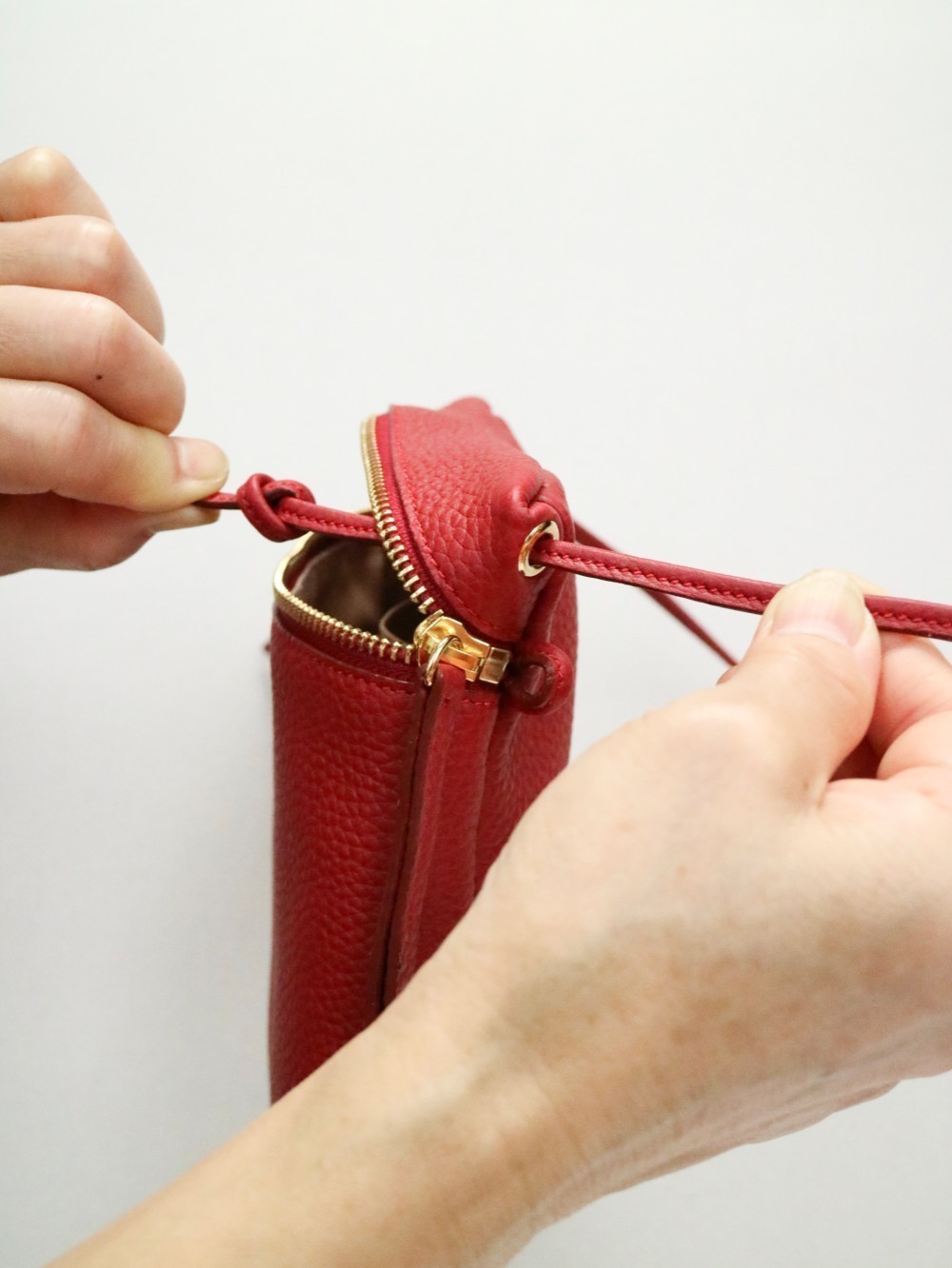 (小) イタリア製本革 ミニショルダー ポシェット サコッシュお出かけ 便利 【シルバー】