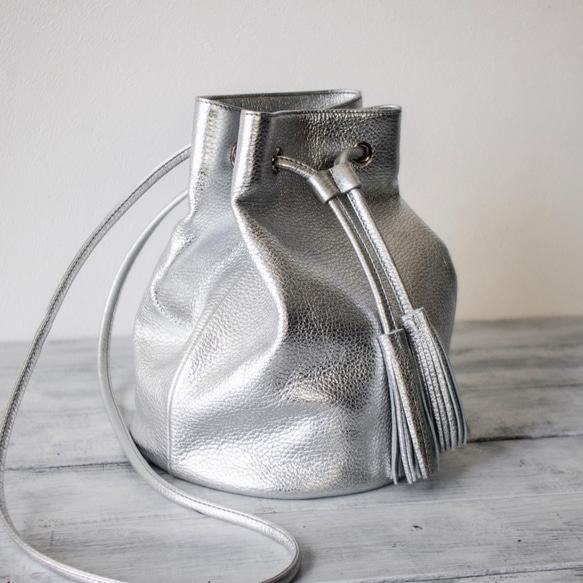 義大利真皮單肩包 2way 抽繩包 [銀色] 第6張的照片