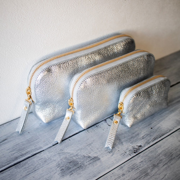 【大中小三件組】真皮小包、配件盒、筆袋、筆記本夾、存摺夾、護照夾、充電器夾【銀色】 第5張的照片