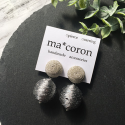 送料無料 3連ボンボンピアス／イヤリング ピアス（その他） ma*coron