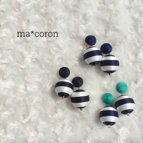 2連 ボーダーボンボンピアス／イヤリング ピアス（その他） ma*coron 