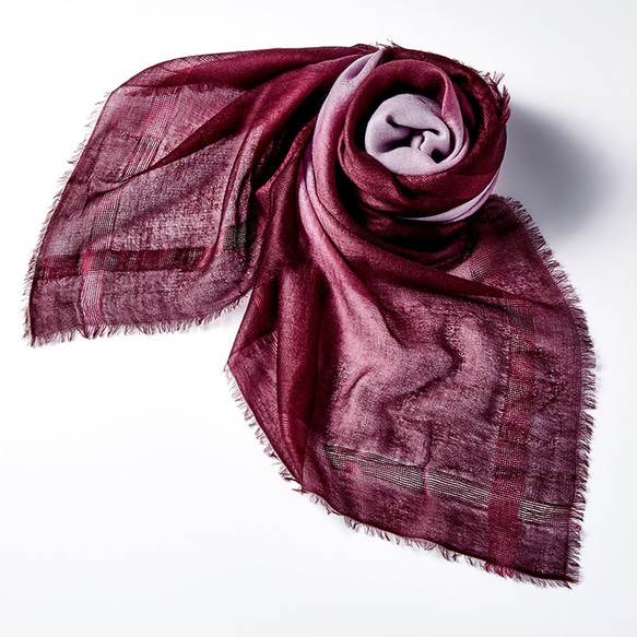 Edge silk dyeing shawl - Banquet purple 經典邊蠶絲緞染羊絨披肩 - 晚宴紫 第2張的照片