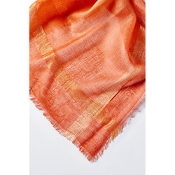 Edge silk dyeing shawl - Sunset orange 經典邊蠶絲緞染羊絨披肩 - 夕陽橘 第3張的照片