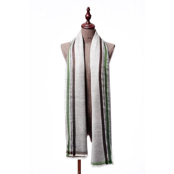 [TAN MAY] Simple and stylish - Gray  簡約時尚雙織羊絨披肩 - 英倫灰 第4張的照片
