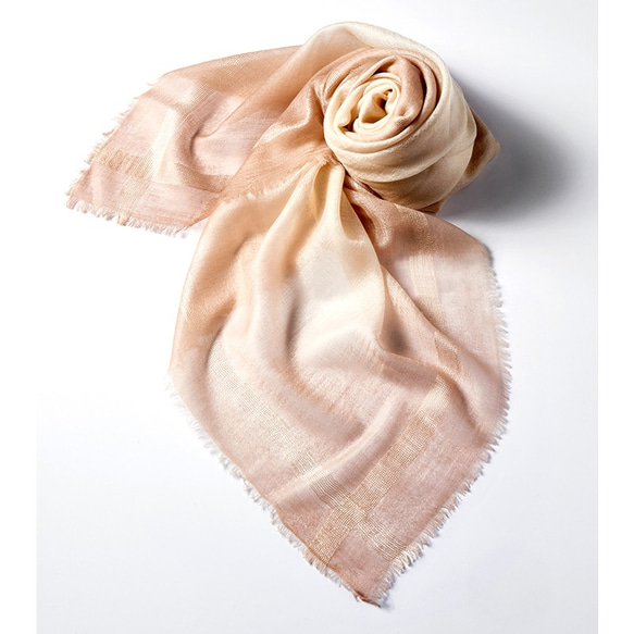 Edge silk dyeing shawl - Nude color 經典邊蠶絲緞染羊絨披肩 - 歐蕾色 第2張的照片