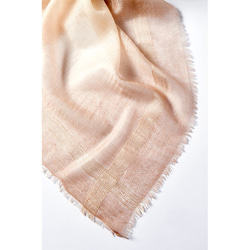 Edge silk dyeing shawl - Nude color 經典邊蠶絲緞染羊絨披肩 - 歐蕾色 第3張的照片