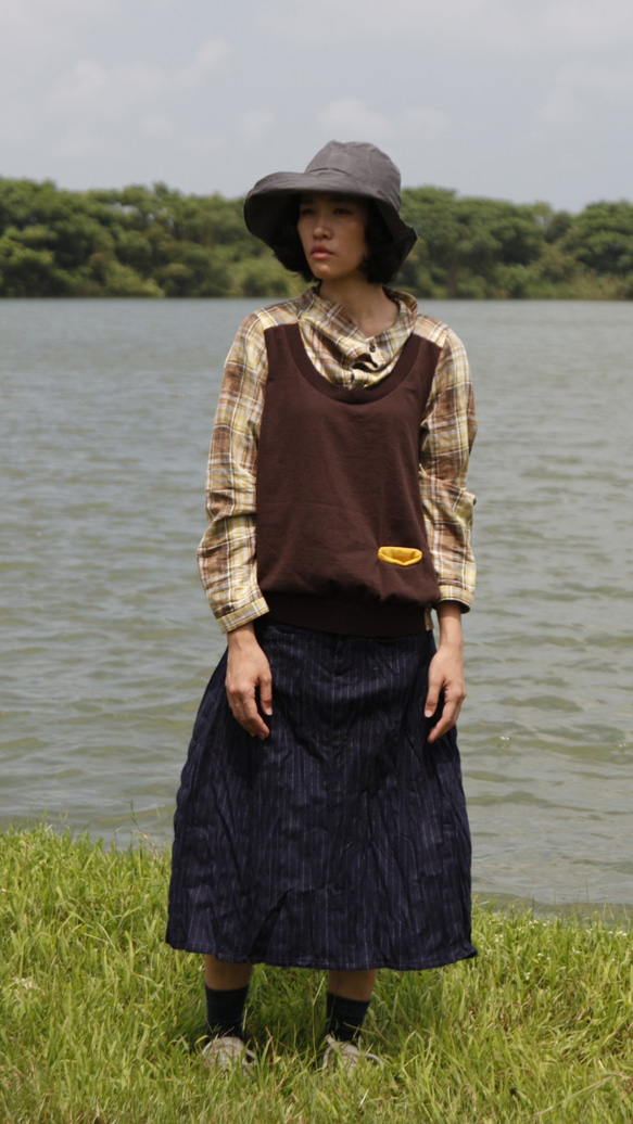 シャーリングバックとダークインブルーのInspur-Elasticストライプスカート 1枚目の画像