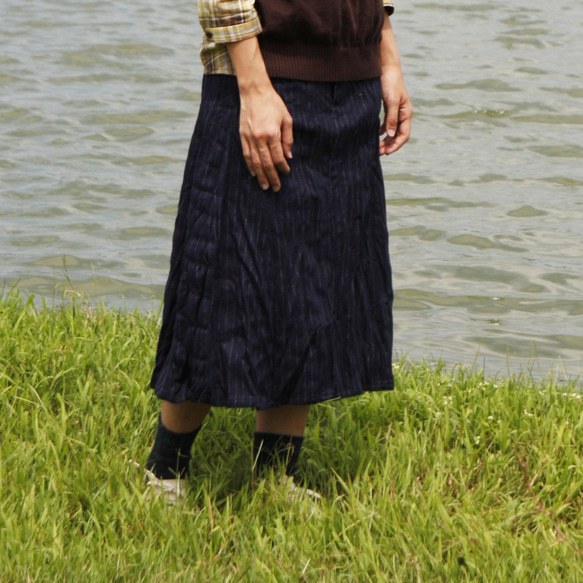 シャーリングバックとダークインブルーのInspur-Elasticストライプスカート 4枚目の画像