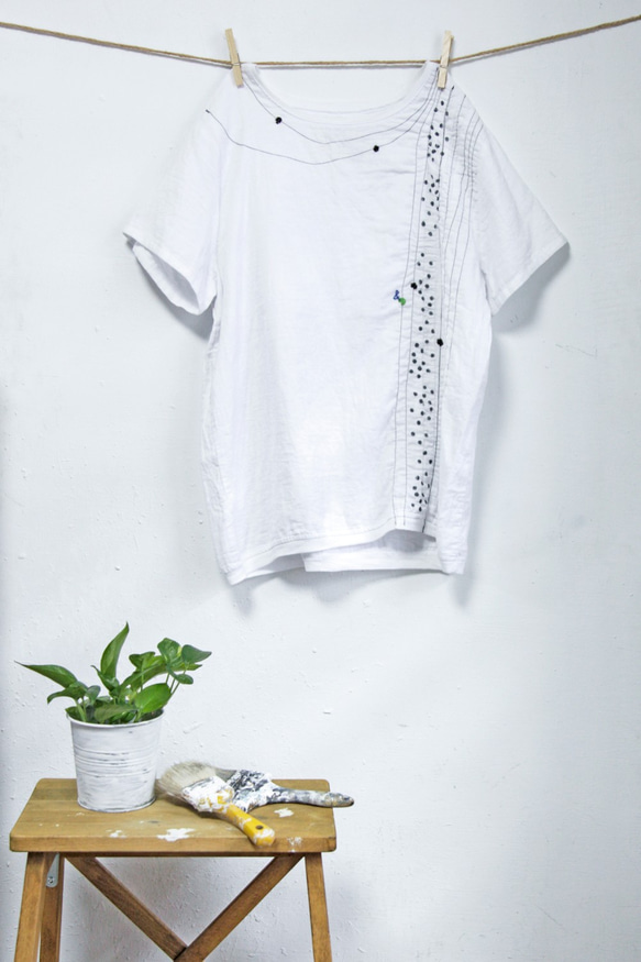 THE LIGHT_Cotton T-shirt with solar system embroidery 3枚目の画像