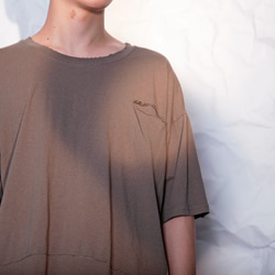 THE LIGHT_Layered look t shirt with small pocket 2枚目の画像