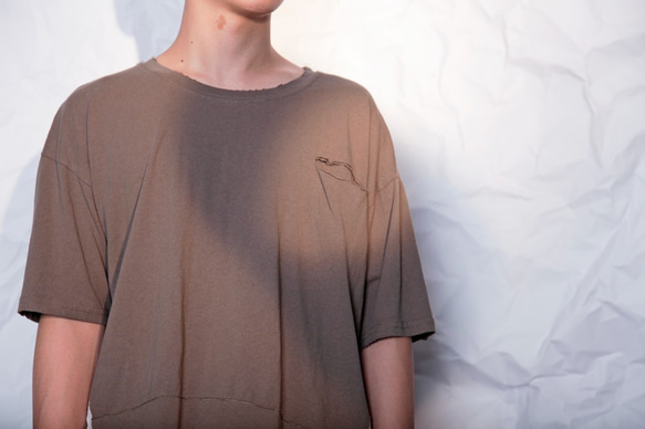 THE LIGHT_Layered look t shirt with small pocket 2枚目の画像