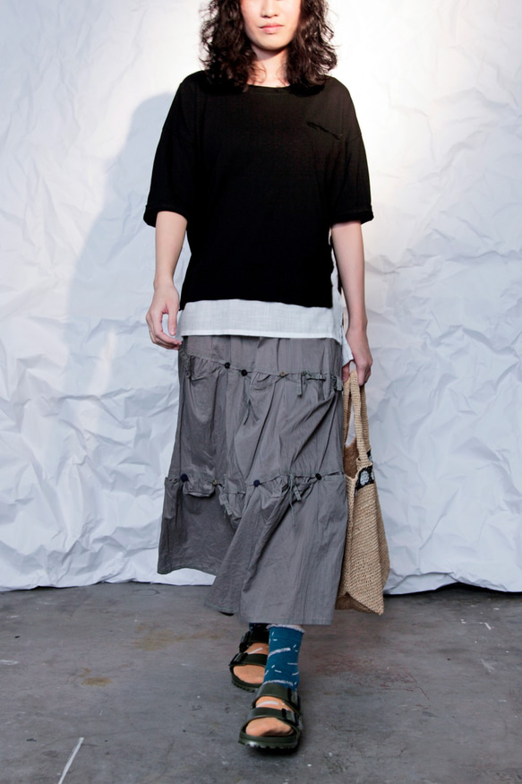 THE LIGHT_Wrinkle draping skirt with buttons and string 2枚目の画像