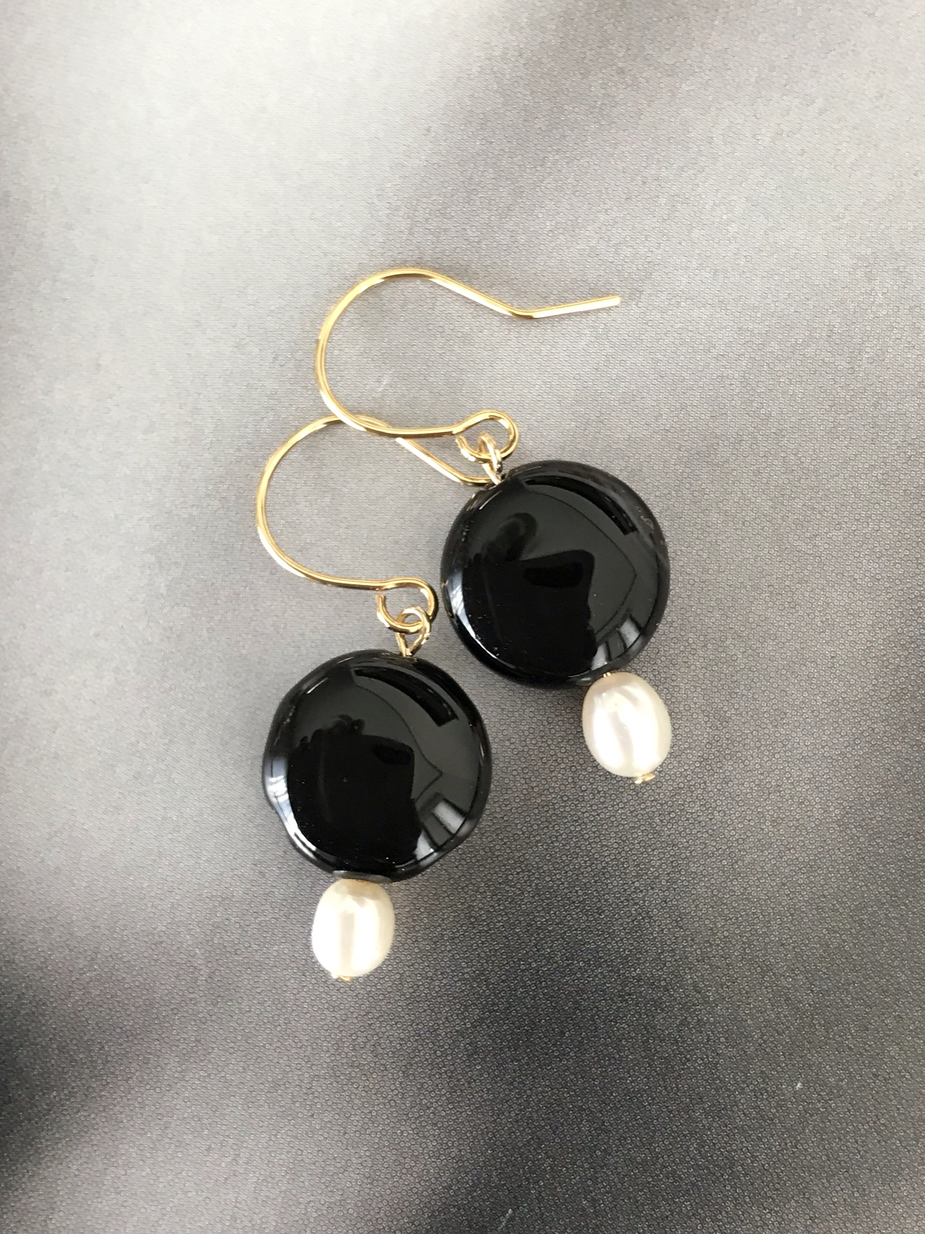 ［再販］黒瑪瑙(ブラックオニキス) と淡水パール♚ピアス/ノンホールピアス