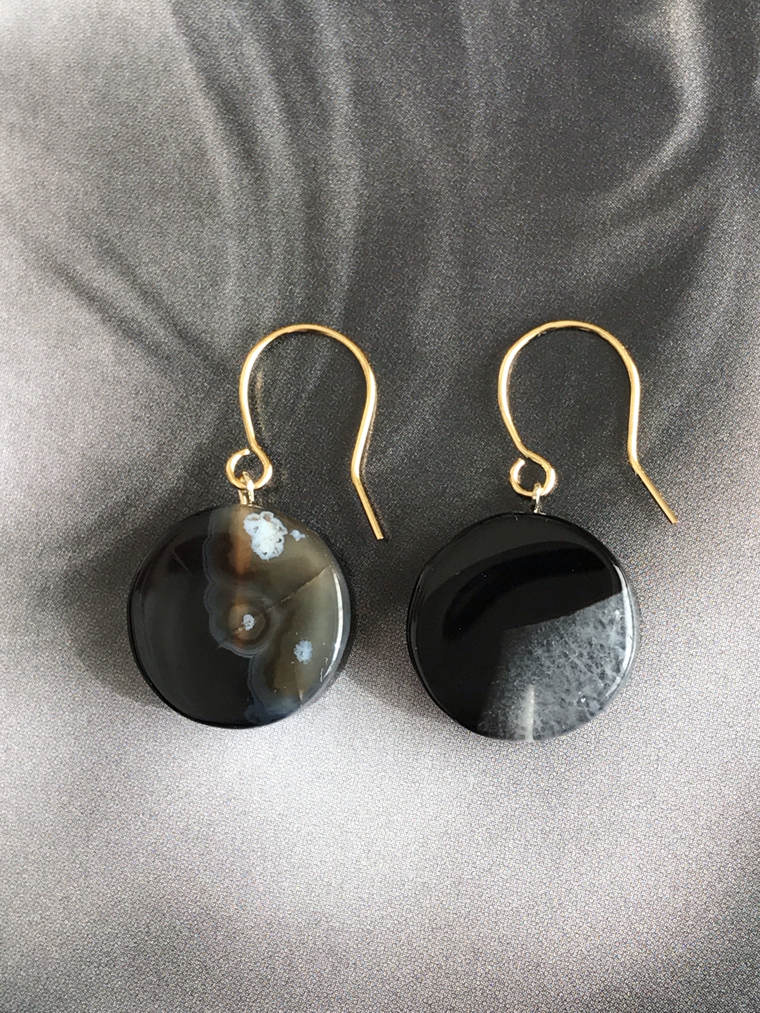 大粒のコイン型黒瑪瑙(ブラックオニキス)♚ピアス/ノンホールピアス