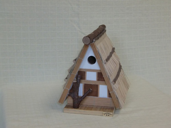 バードハウス高山風イグサ葺小型（シジュウカラ用）　受注制作。 2枚目の画像