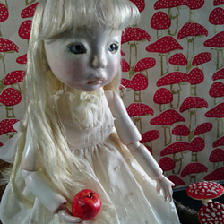 エプロンドレスのお人形 3枚目の画像
