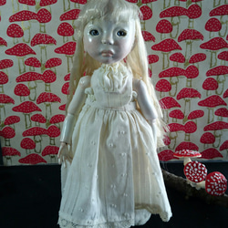 エプロンドレスのお人形 4枚目の画像