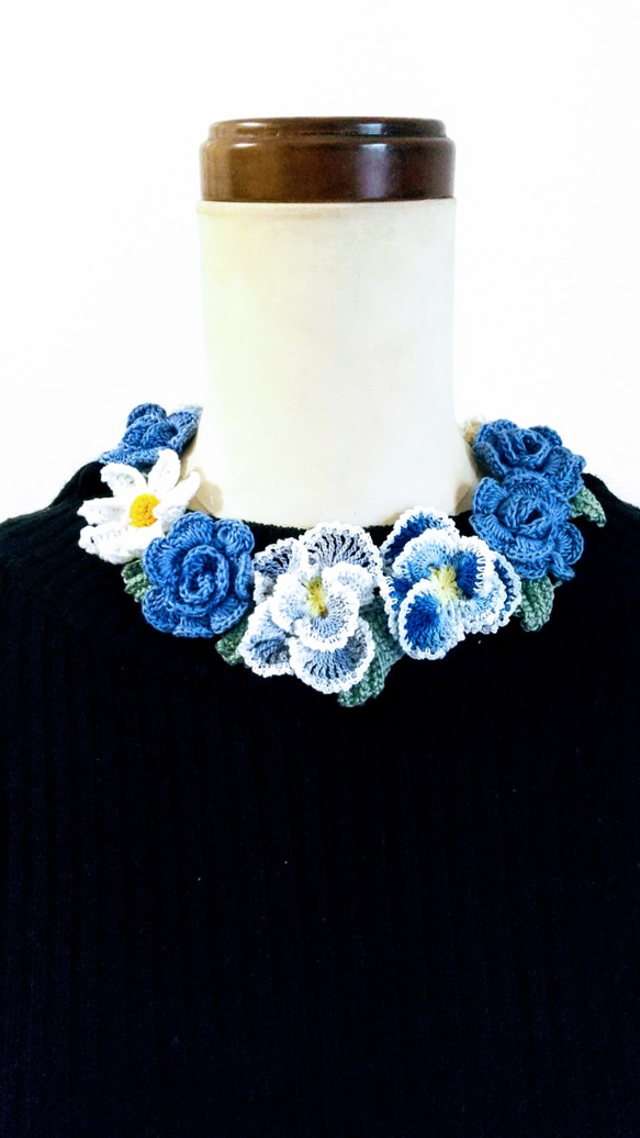 レース編み＊薔薇園のネックレス～Winter　blueの庭 3枚目の画像