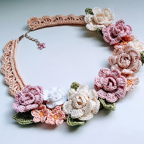 レース編み*薔薇の花冠ネックレス（桜ピンク） ネックレス・ペンダント