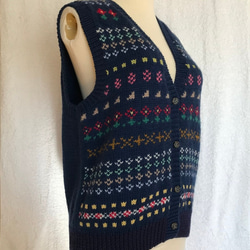 【再販！】 多色編み込み メリノウール100％の手編みカラフルベスト 紺色 Ｌサイズ 6枚目の画像