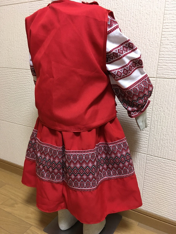 ウクライナ民族衣装 子供服 女の子用２ 8枚目の画像