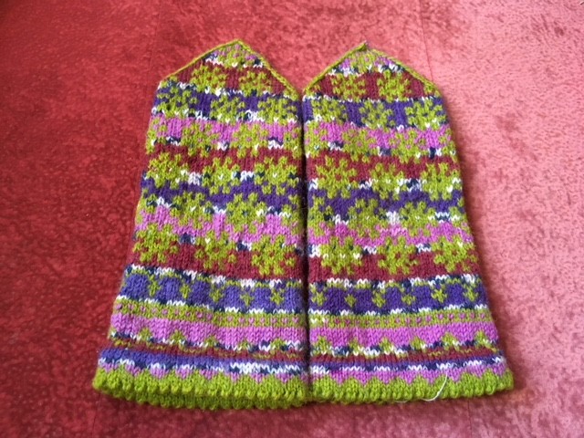 北欧雑貨 ラトビアのラトガレ地方のミトン 緑の太陽