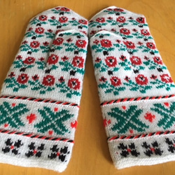 売り切れ！ 北欧雑貨 ラトビアのクルゼメ地方のミトン ゴブラン織り バラ ホワイト系 3枚目の画像