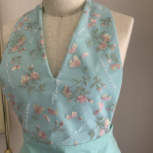 【タグ付き新品未使用】さえら 刺繍入りエプロン淡いグリーン色 タグ付き新品未使用】さえら 刺繍入りエプロン淡いグリーン色 【公式通販】