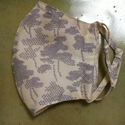 着物リメイク  シルク(白大島紬)夏用❗️立体マスク❣️ 1枚目の画像