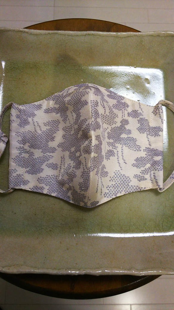 着物リメイク  シルク(白大島紬)夏用❗️立体マスク❣️ 3枚目の画像