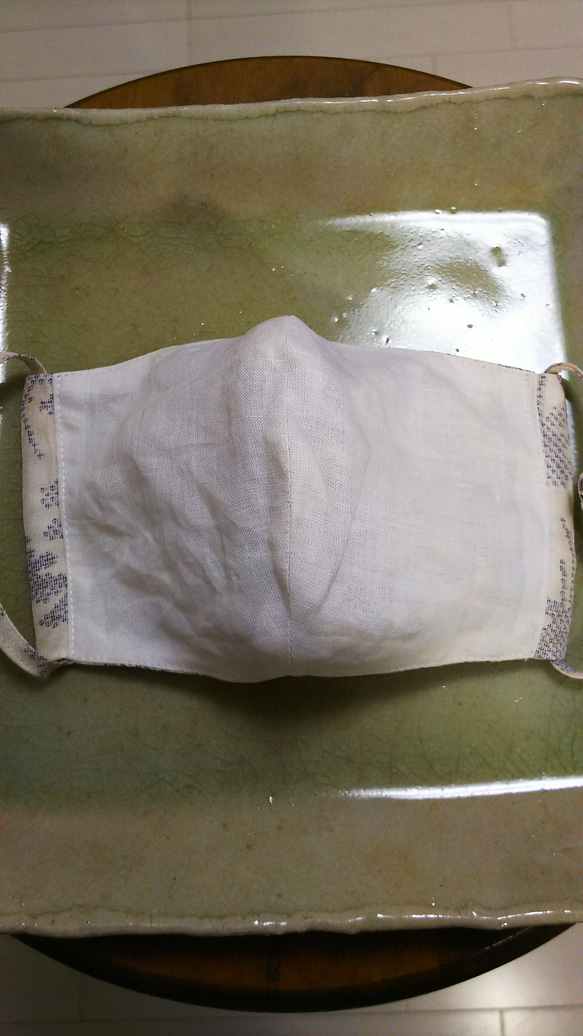 着物リメイク  シルク(白大島紬)夏用❗️立体マスク❣️ 4枚目の画像