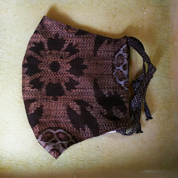 着物リメイク  シルク(泥大島紬)  立体マスク❣️ 1枚目の画像