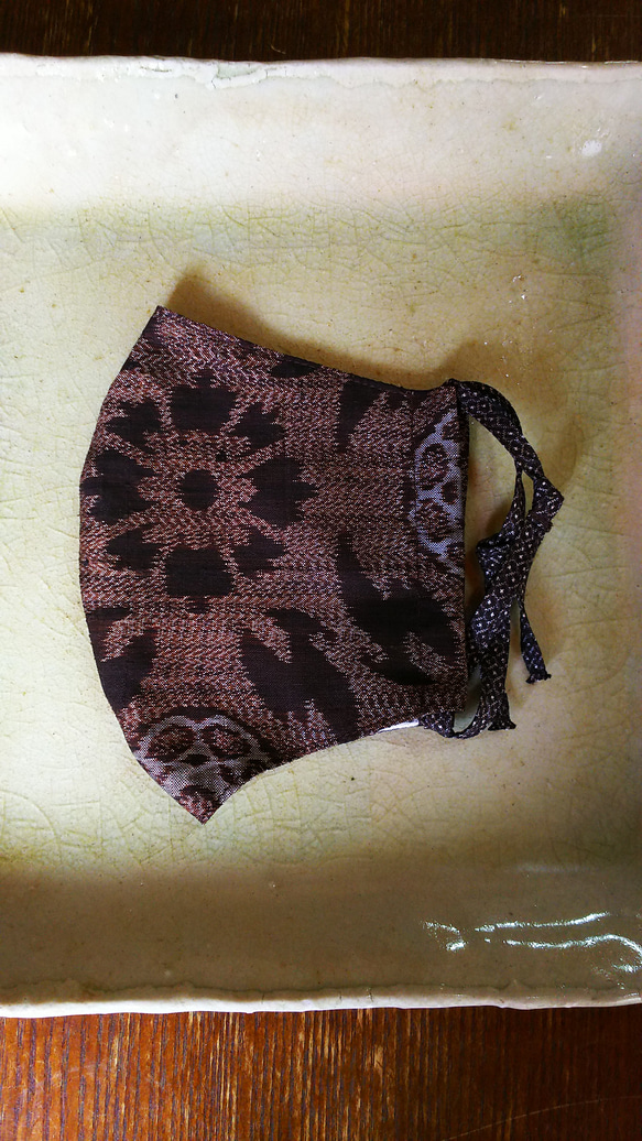 着物リメイク  シルク(泥大島紬)  立体マスク❣️ 1枚目の画像