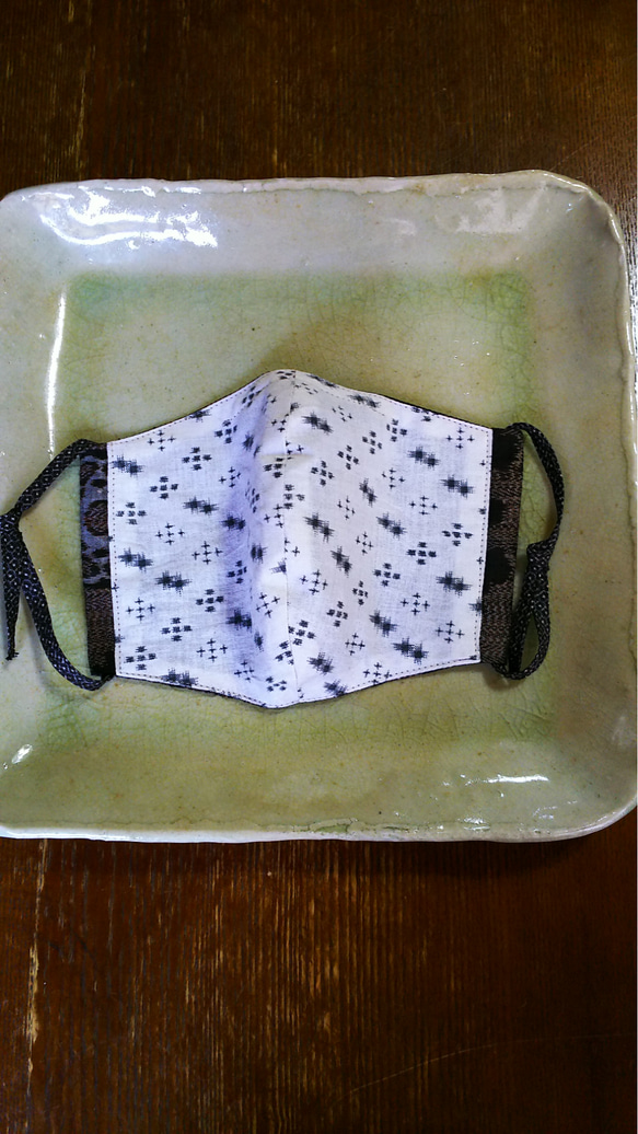 着物リメイク  シルク(泥大島紬)  立体マスク❣️ 4枚目の画像
