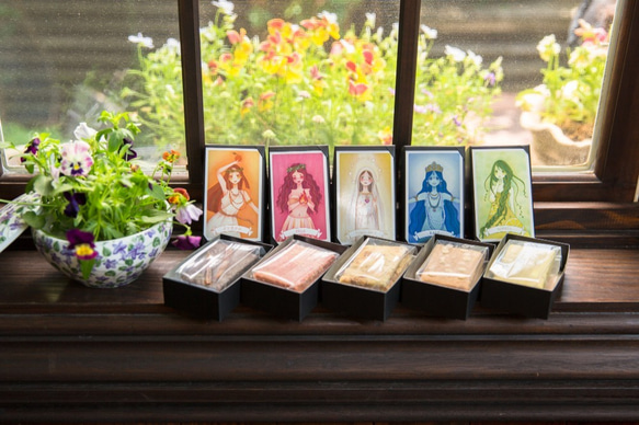 【革新の女神 KALI】スパイス&ホワイトチョコレートクッキー  袋入り・女神のメッセージカード付 3枚目の画像