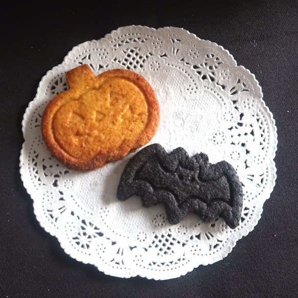 低糖質ハロウィンクッキー（かぼちゃ&コウモリ）8枚入りキューブボックス　低カロリー グルテンフリー 糖質制限 スイーツ 4枚目の画像