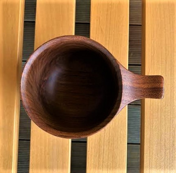 【☆人気です】たっぷり入る 木製マグカップ　wooden mag　ウオールナット0049 2枚目の画像
