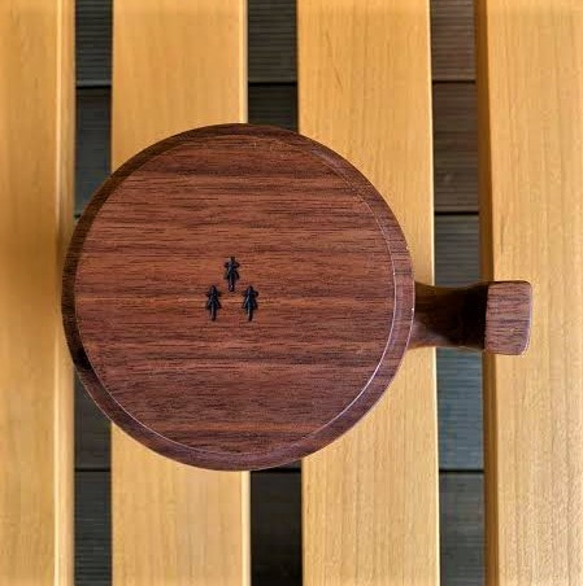 【☆人気です】たっぷり入る 木製マグカップ　wooden mag　ウオールナット0049 3枚目の画像