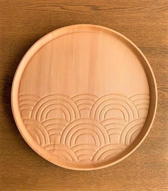 【※人気シリーズ】ラウンド トレイ　- 青海波 -　seigaiha round tray　0014　トガの木 2枚目の画像