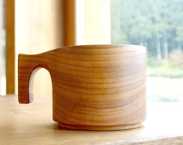 【キャンプに】たっぷり入る 木製マグカップ　wooden mag　欅　0049 2枚目の画像