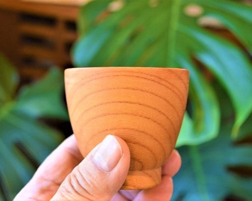 木の香り・プレゼントにも】木でできた お酒が美味しいぐい吞み wooden
