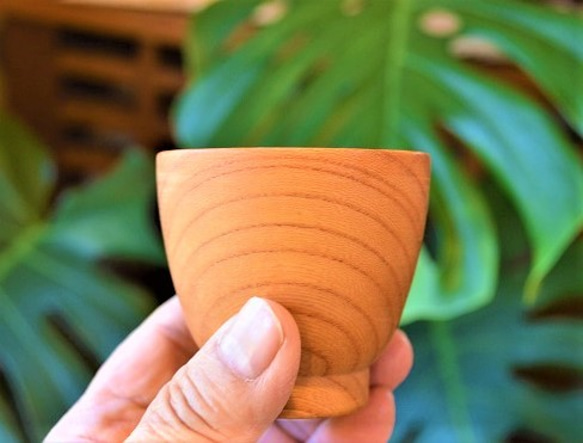 木の香り・プレゼントにも】木でできた お酒が美味しいぐい吞み wooden