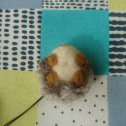 羊毛モコモコ ハリネズミストラップ 3枚目の画像