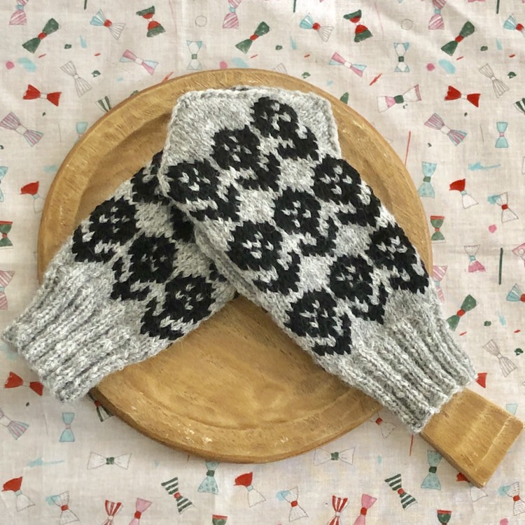受注制作☆ふんわりミトン☆グレー×ブラック