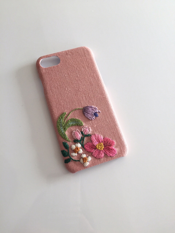 （再販）刺繍の花柄 iPhoneケース No.2 1枚目の画像