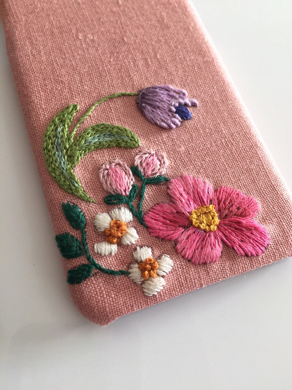 （再販）刺繍の花柄 iPhoneケース No.2 4枚目の画像