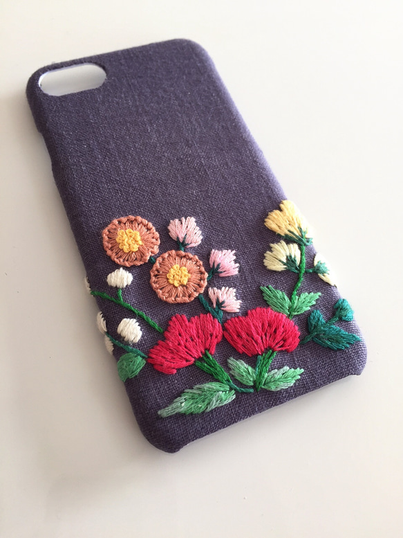 （再販）刺繍の花柄 iPhoneケース No.8 4枚目の画像