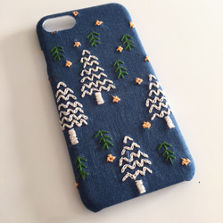 （再販）刺繍の雪降る森 iPhoneケース No.9 1枚目の画像