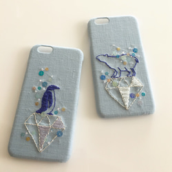 刺繍の氷の上のペンギンとシロクマ iPhoneケース 1枚目の画像